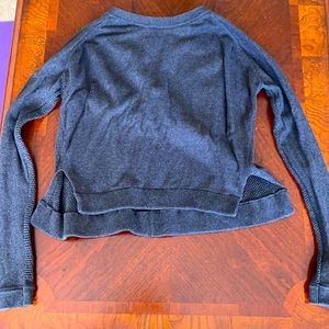 LULULEMON SWEATER SIZE 4 GREY